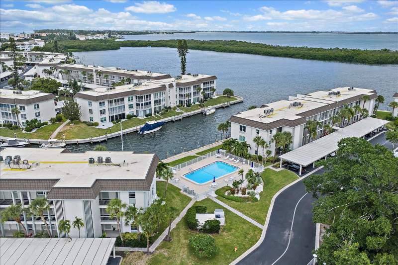 3 bedroom Townhouse at 575 Sutton Place, Sutton Place, Longboat Key — photo 2