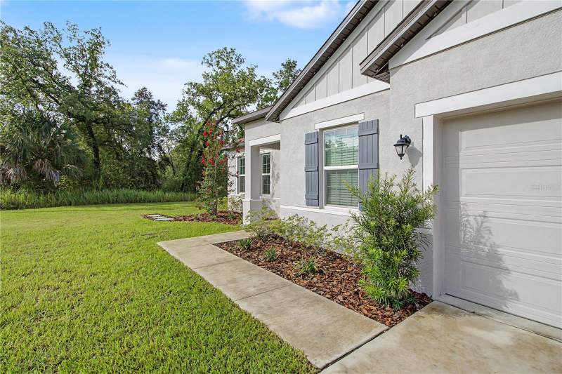 4 bedroom Single Family Residence at 14557 Cedarwood Avenue, Royal Highlands, Weeki Wachee — photo 2