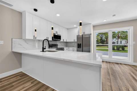 1524 Carson Circle, St Petersburg FL - photo 12 of 38