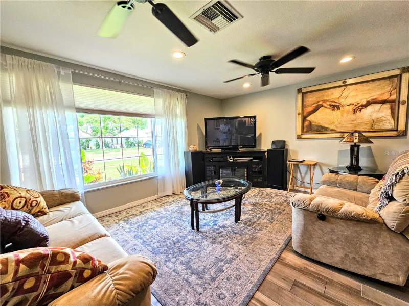3 bedroom Single Family Residence at 5650 Bittersweet Drive, Forest Hills East, Holiday — photo 2