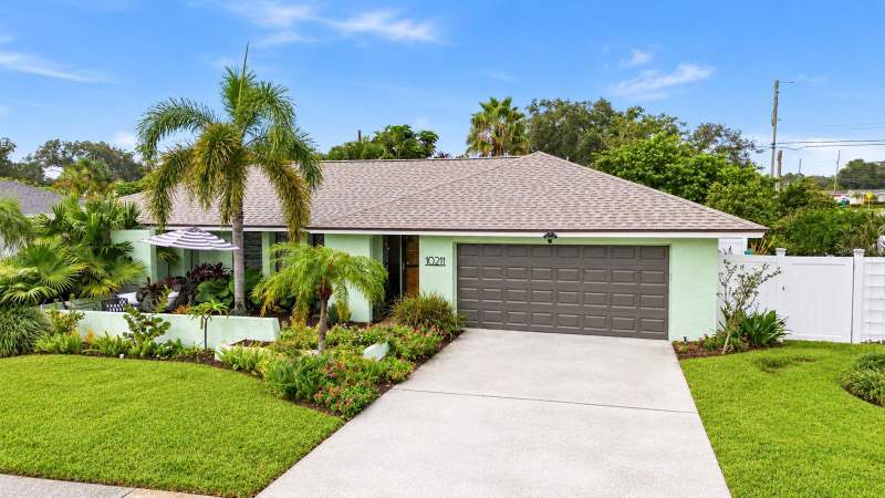 4 bedroom Single Family Residence at 10211 139th Street, Century Oaks, Largo — photo 3