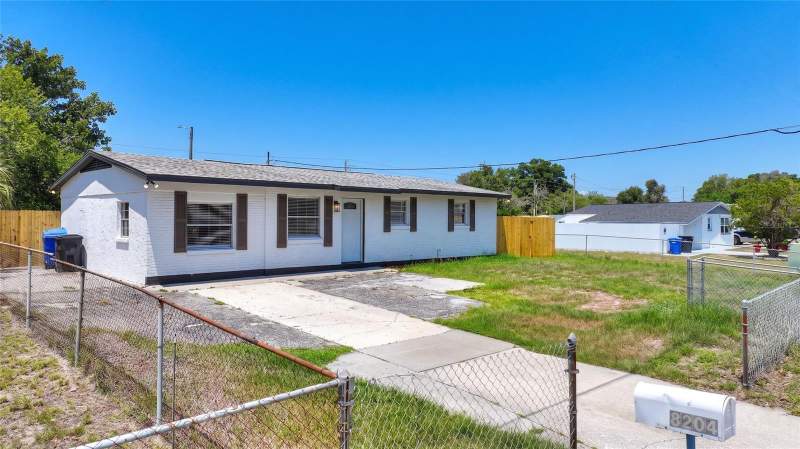 3 bedroom Single Family Residence at 8204 Allamanda Avenue, Progress Village Unit 1, Tampa — photo 2