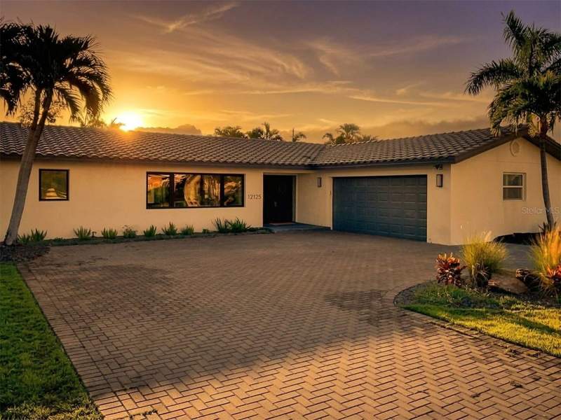 4 bedroom Single Family Residence at 12125 5th Street, Capri Isle Sub, Treasure Island — photo 2