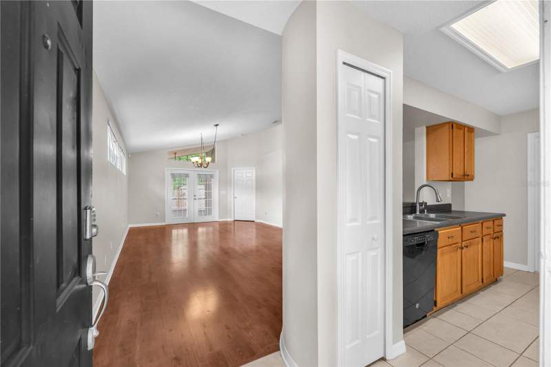 3 bedroom Single Family Residence at 4002 Levonshire Place, Bloomingdale Sec R Unit 3, Valrico — photo 2
