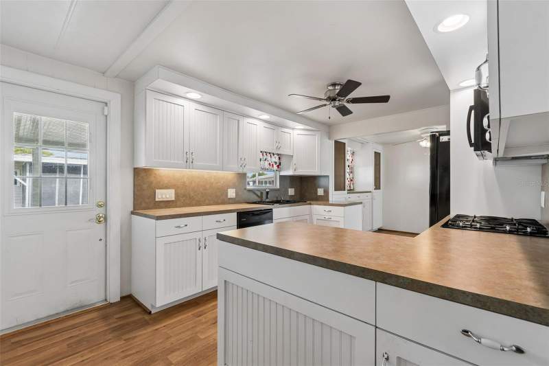 2 bedroom Mobile Home at 12651 SEMINOLE BOULEVARD #15I, POINTE WEST RESIDENT OWNED COMMUNITY INC, LARGO — photo 5
