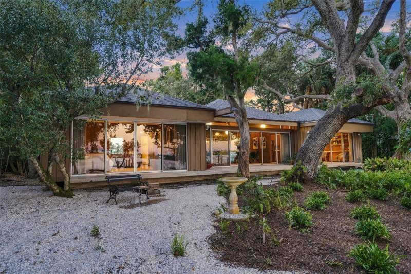 5 bedroom Single Family Residence at 7535 Midnight Pass Road, Sub Of US Lt 7 Of 20-37-18, Sarasota — photo 3