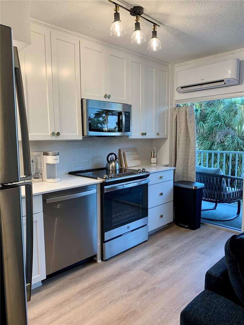 1 bedroom Condominium at 800 Bayway Boulevard #16, Bayside Condo, Clearwater Beach — photo 3