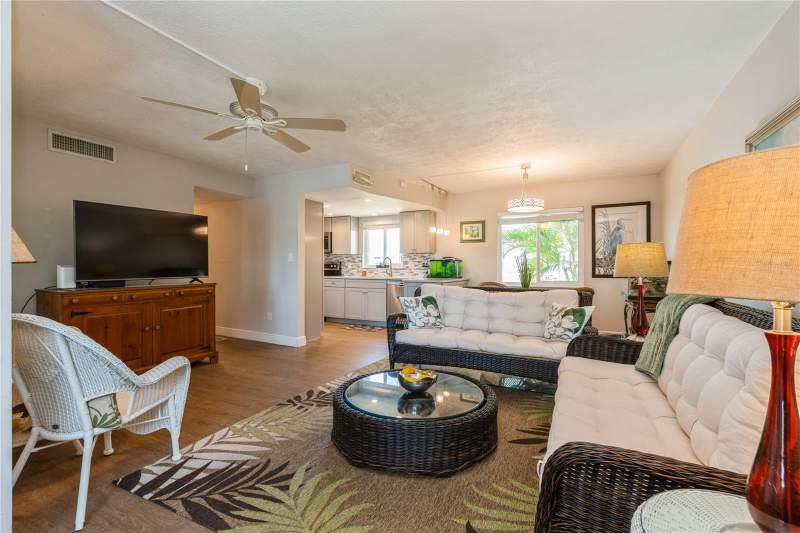 2 bedroom Condominium at 527 Cape Coral Parkway #4, Coral Court Condo, Cape Coral — photo 3
