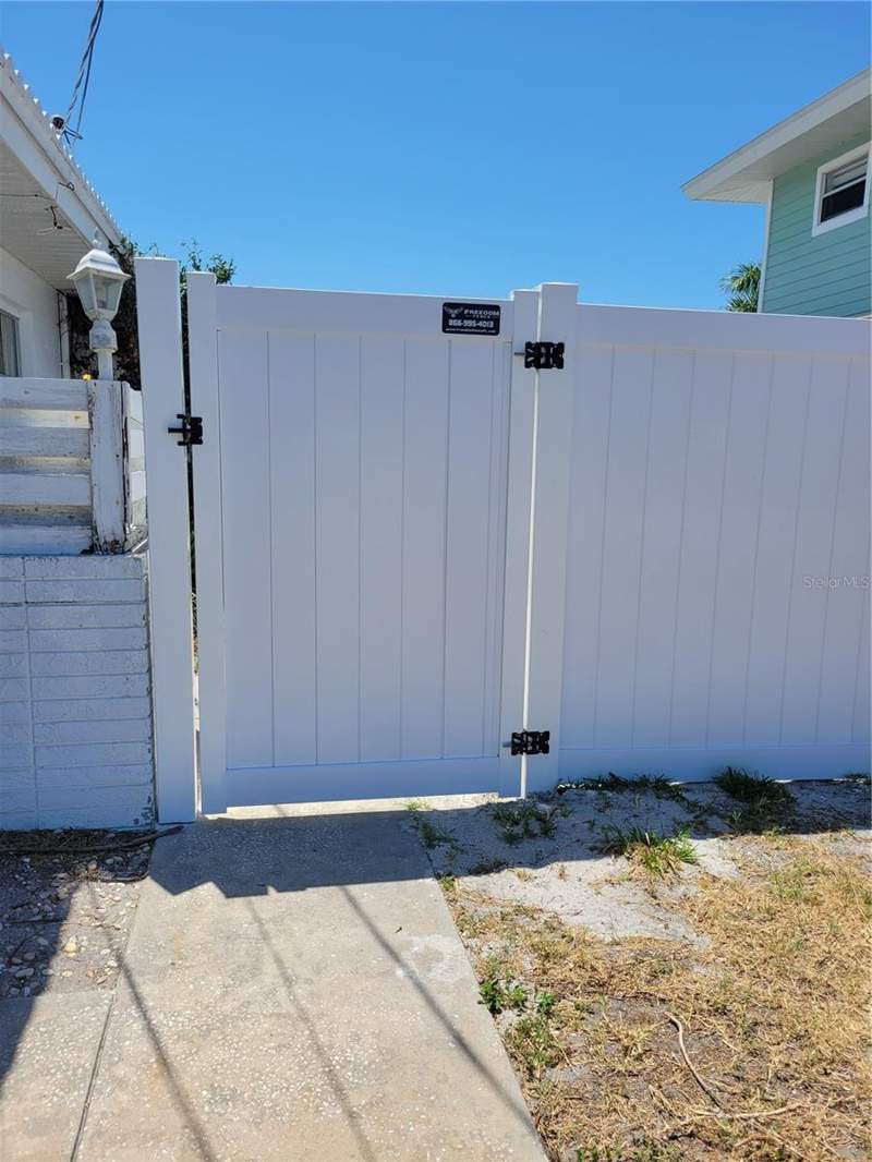 3 bedroom Single Family Residence at 15318 Harbor Drive, Lone Palm Beach 5th Add Blk 29 Rep, Madeira Beach — photo 2