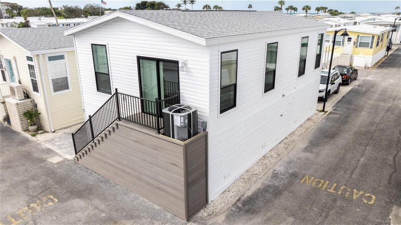 2 bedroom Manufactured Home at 3710 Gulf Of Mexico Drive #F2, Gulfshore Of Longboat Key, Longboat Key — photo 2