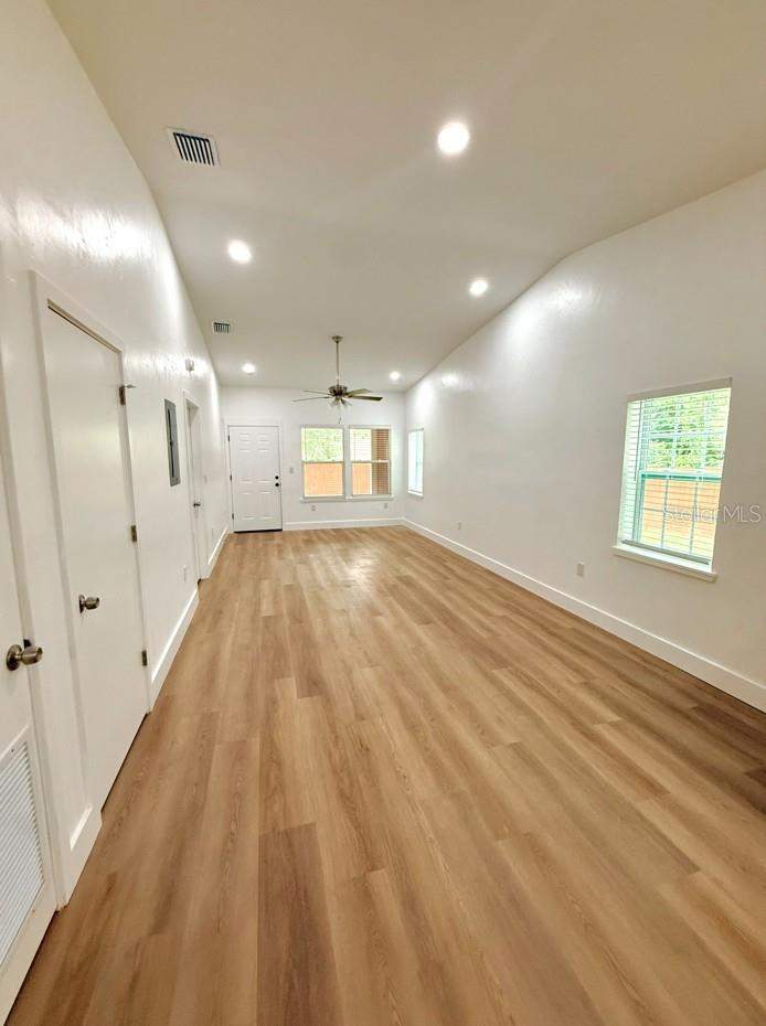 2 bedroom Townhouse at 7020 SW 45th Avenue, Greenleaf, Gainesville — photo 2