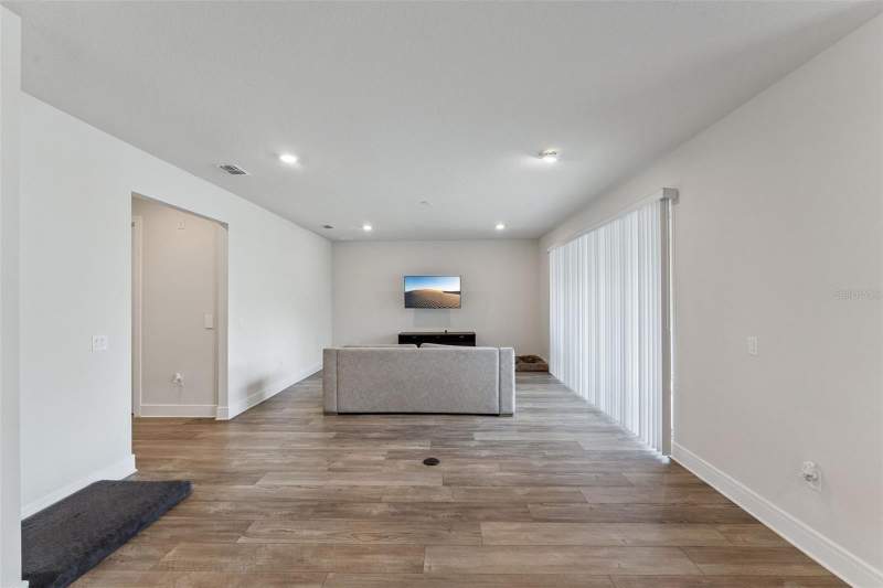 5 bedroom Single Family Residence at 4008 Meandering Bay Drive, Winding Mdws, Apopka — photo 4
