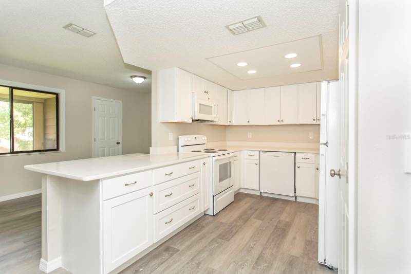 2 bedroom Condominium at 513 Fairways Circle #B, Fairways/Silver Shores Condo 07, Ocala — photo 4