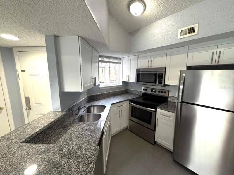 2 bedroom Condominium at 1924 Lake Atriums Circle #56, Plaza/Millenium, Orlando — photo 2