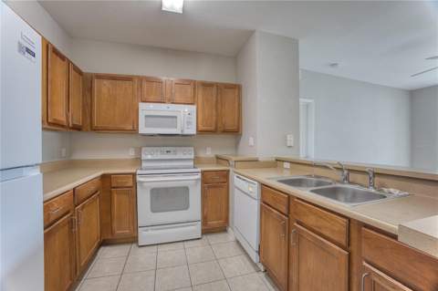 8225 Claire Ann Dr #203, Orlando FL - photo 7 of 37