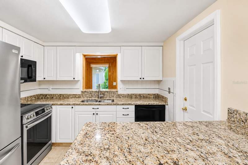 3 bedroom Single Family Residence at 12108 N 53rd Street, Temple Terraces, Temple Terrace — photo 4