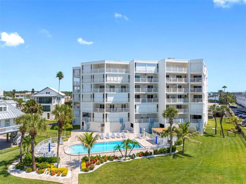 2 bedroom Condominium at 17980 Gulf Boulevard #401, Lighthouse Pointe Condo, Redington Shores — photo 2