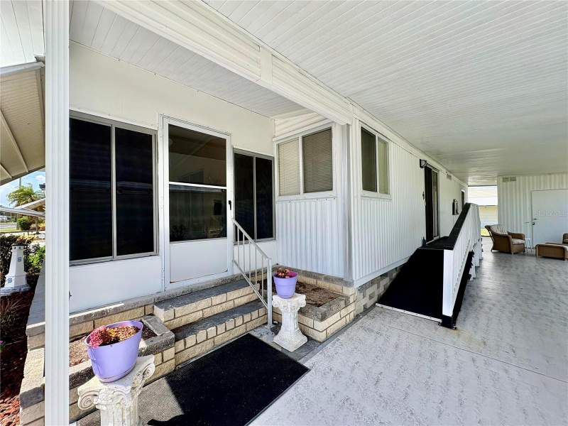 2 bedroom Manufactured Home at 3049 Longview Lane, Lake Arrowhead Mobile Village Ph 01, North Fort Myers — photo 2