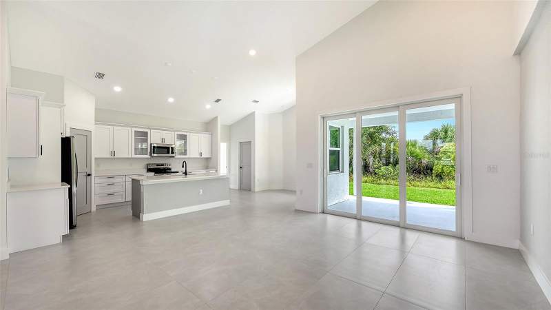 4 bedroom Single Family Residence at 8181 Tecumseh Circle, Port Charlotte Sec 093, Port Charlotte — photo 5