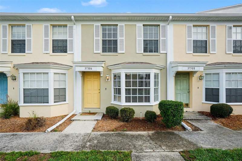 Embassy Park Townhomes Condo