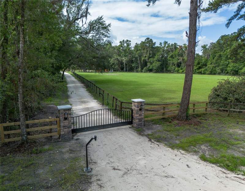 4 bedroom Single Family Residence at 14810 NW 185 Street, Spring Hammock Acres, Williston — photo 4