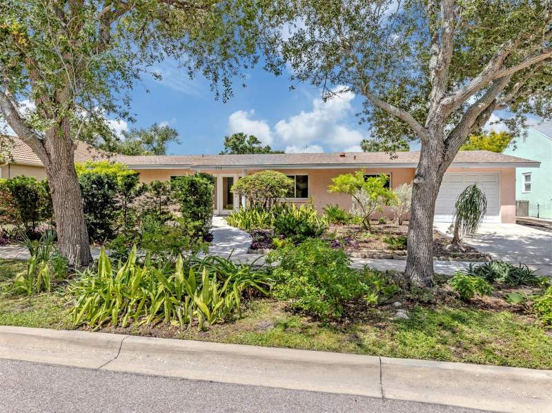 3 bedroom Single Family Residence at 324 Ponce De Leon Avenue, Venice Gulf View Sec Of, Venice — photo 2