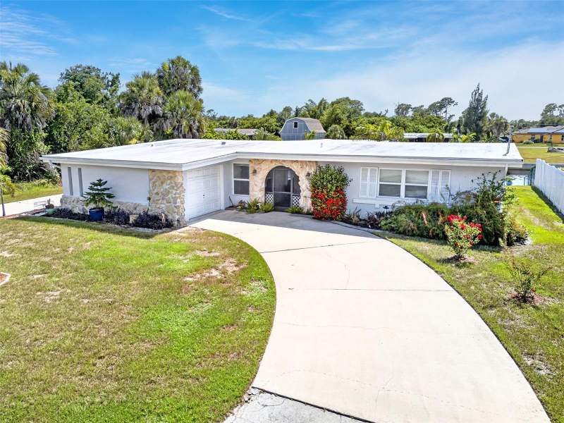 3 bedroom Single Family Residence at 3349 Rock Creek Drive, Port Charlotte Sec 008, Port Charlotte — photo 2