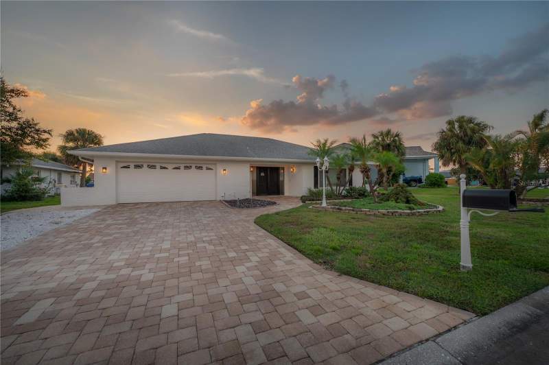 3 bedroom Single Family Residence at 6322 Cottonwood Lane, Apollo Beach Unit 13 Pt 1 Re, Apollo Beach — photo 2