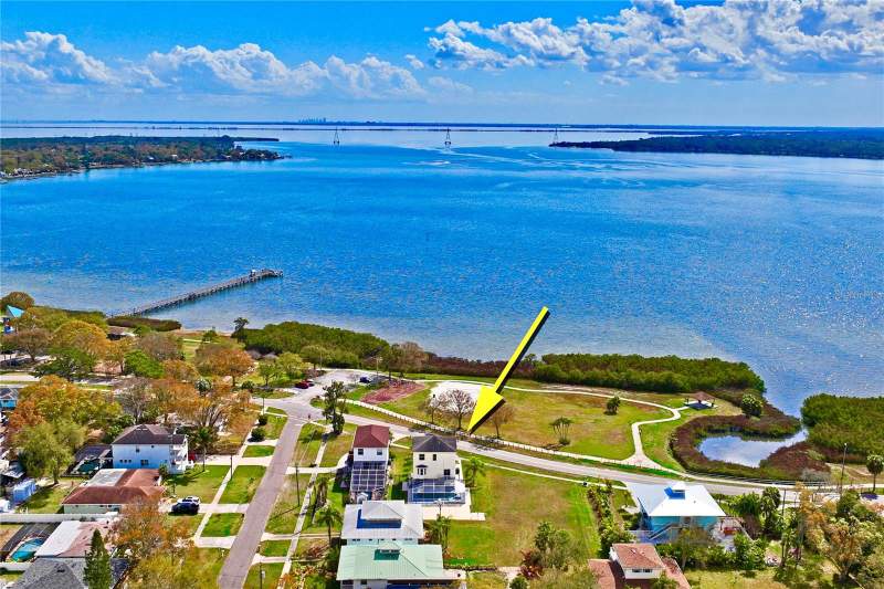 402 SHORE DRIVE home for sale in West Oldsmar