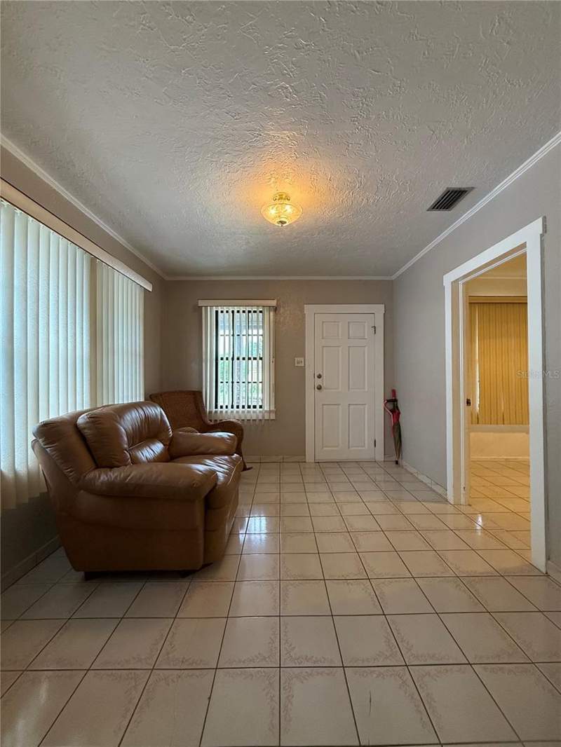 3 bedroom Single Family Residence at 2933 W Walnut Street, Mac Farlanes Rev Map Of Add, Tampa — photo 2