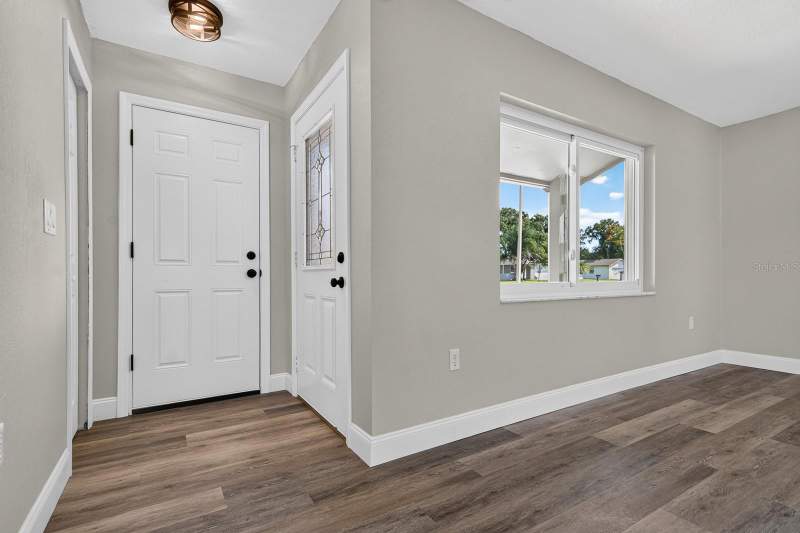 3 bedroom Single Family Residence at 1002 Winchester Court, Woodbery Estates, Brandon — photo 4