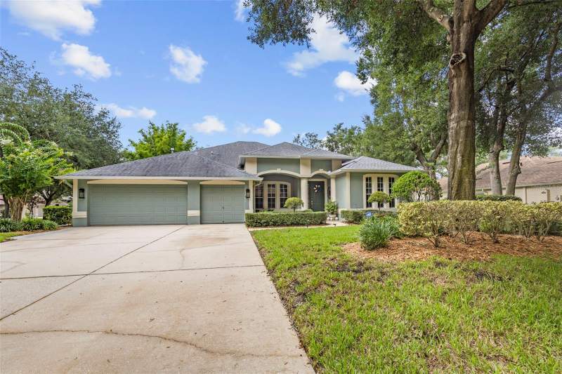 5 bedroom Single Family Residence at 28 Camelot Ridge Drive, Camelot Woods Ph 2, Brandon — photo 2