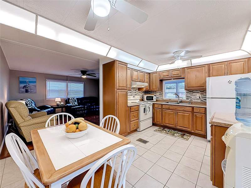 2 bedroom Manufactured Home at 10184 106th Avenue #26, Holiday Shores Mobile Park Unrec, Largo — photo 3