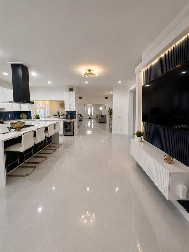 5 bedroom Single Family Residence at 452 Bath Club Boulevard, Bath Club Estates 3rd Add, North Redington Beach — photo 4