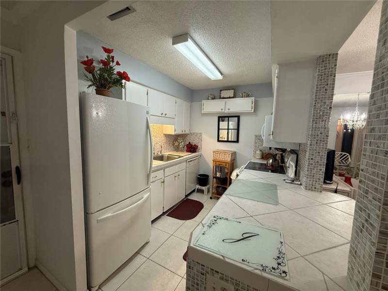 2 bedroom Condominium at 125 Picardy Villa Circle #101, Oakwood Court Condo, Brandon — photo 5