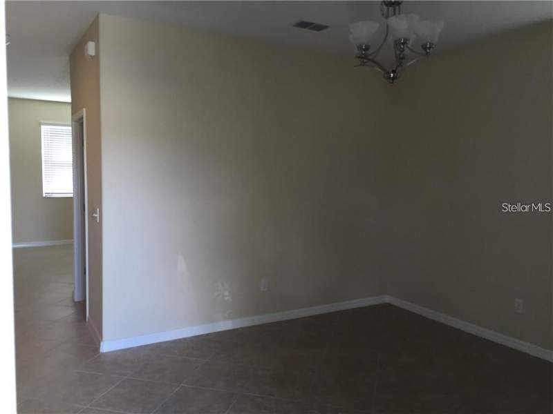 3 bedroom Townhouse at 13048 Garridan Avenue, Windermere Sound Ph 2, Windermere — photo 4