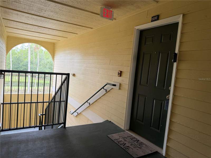 3 bedroom Half Duplex at 18593 Bridle Club Drive, Equestrian Parc At Highwoods P, Tampa — photo 2