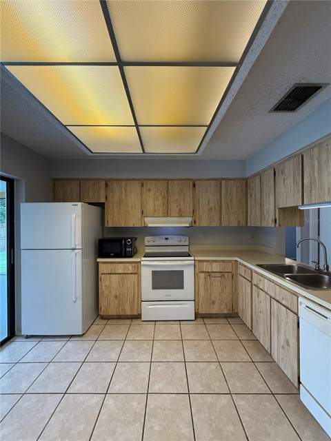 3030 Cypress Green Drive, Palm Harbor FL - photo 6 of 6