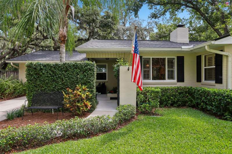 4 bedroom Single Family Residence at 204 S Burlingame Avenue, Temple Terrace Estates Sec 22, Temple Terrace — photo 3