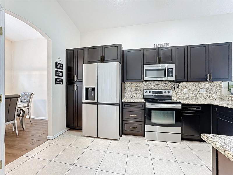 5 bedroom Single Family Residence at 302 Julliard Boulevard, Hampton Estates, Davenport — photo 5