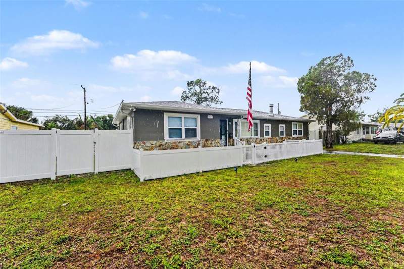 3 bedroom Single Family Residence at 6242 5th Avenue, Lake Pasadena Dev, St Petersburg — photo 3