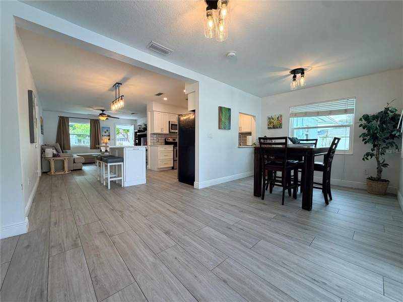 4 bedroom Single Family Residence at 215 60th Street, Century Estates, Bradenton — photo 3