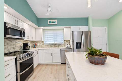 6468 Hamlet Drive #B, Englewood FL - photo 9 of 40