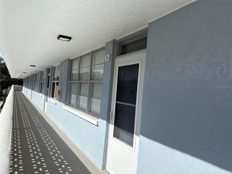 1 bedroom Condominium at 4720 Locust Street #314, Winston Park Northeast, St Petersburg — photo 3