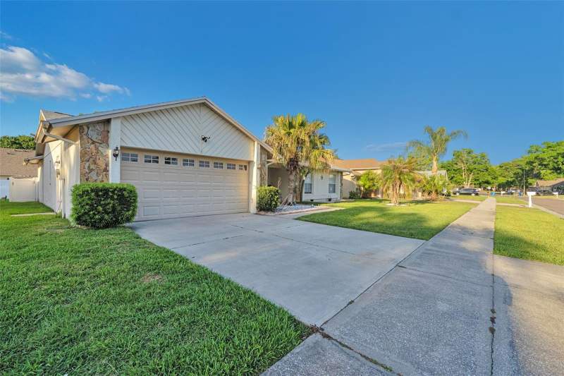 4 bedroom Single Family Residence at 9724 Cypress Pond Avenue, Pebble Creek Village Unit 6, Tampa — photo 2
