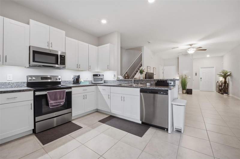3 bedroom Townhouse at 4459 Globe Thistle Drive, Touchstone, Tampa — photo 3