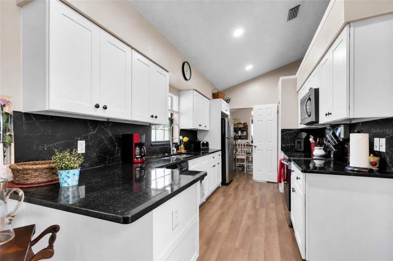 3 bedroom Single Family Residence at 122 Dogwood Drive Circle, Silver Spgs Shores Un 18, Ocala — photo 5