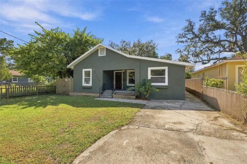 5 bedroom Single Family Residence at 2005 E North Bay Street, Strathmore, Tampa — photo 2