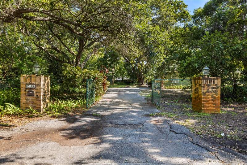 6 bedroom Single Family Residence at 2162 Long Bow Lane, Studley-Hills Sub, Clearwater — photo 3