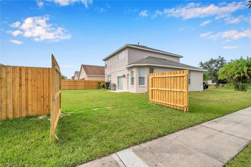 4 bedroom Single Family Residence at 402 Halifax Bay Court, Braemar, Apollo Beach — photo 2
